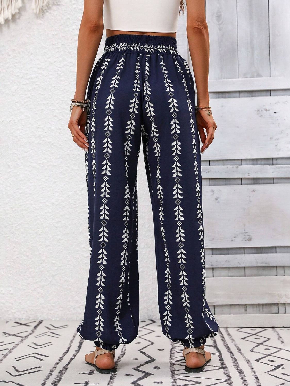 Tied printed high waist pants, opaque.