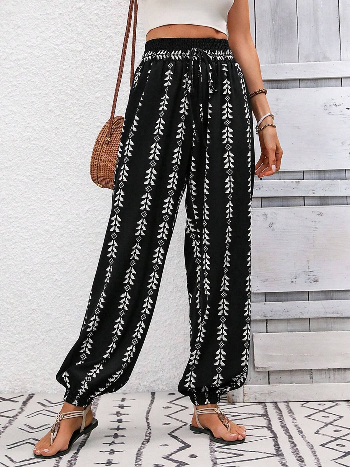 Tied printed high waist pants, opaque.