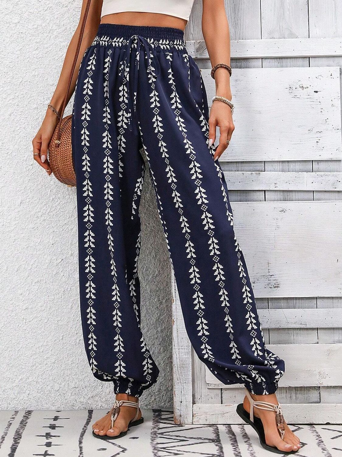 Tied printed high waist pants, opaque.