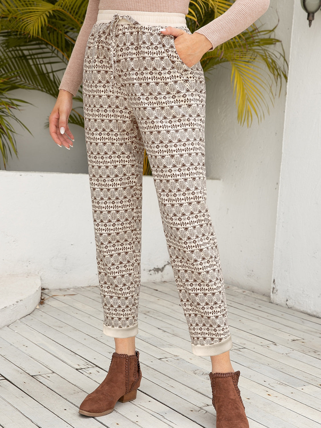 Tied printed pants with pockets, opaque.