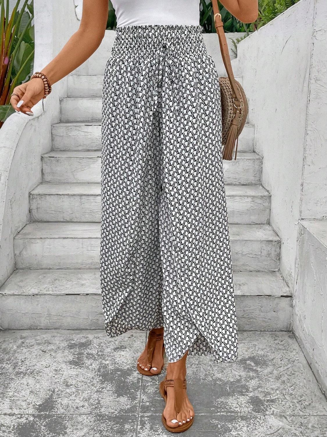 Tied printed wide leg pants with slit, opaque.