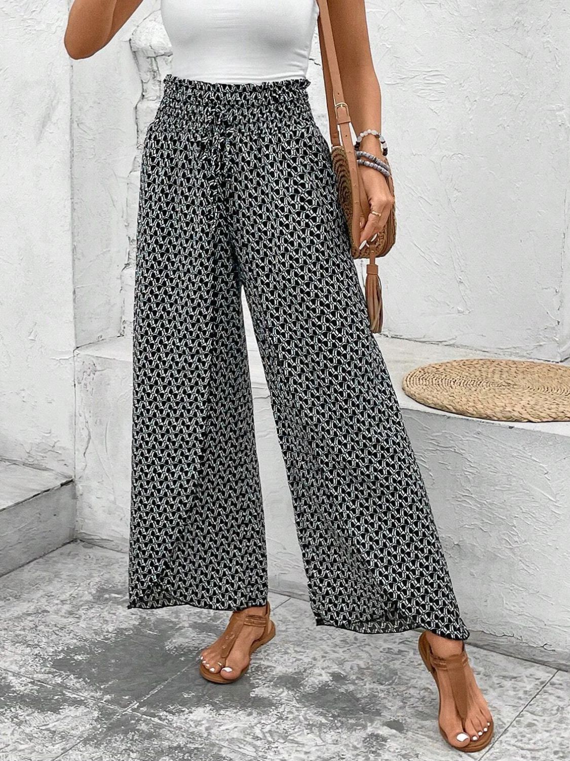Tied printed wide leg pants with slit, opaque.