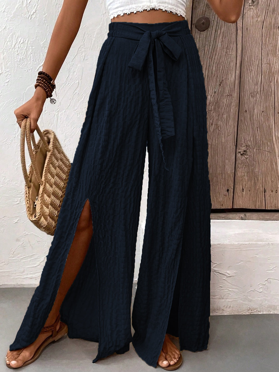 Tied slit wide leg pants, opaque.