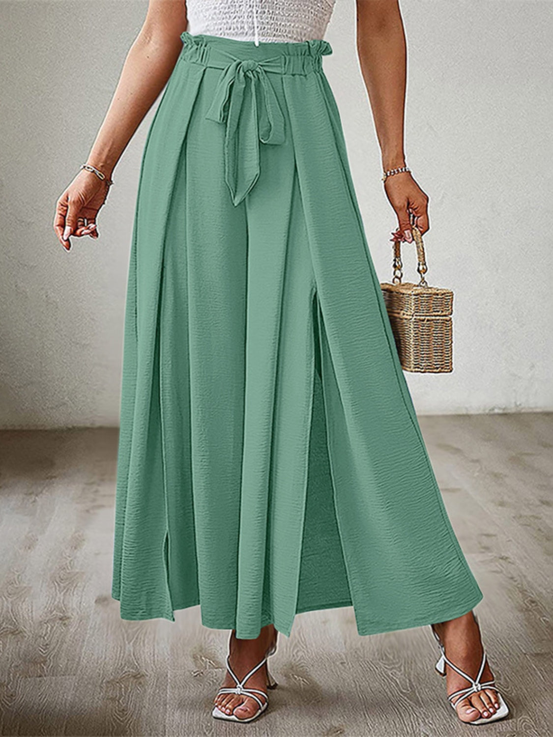 Tied slit wide leg pants, opaque.