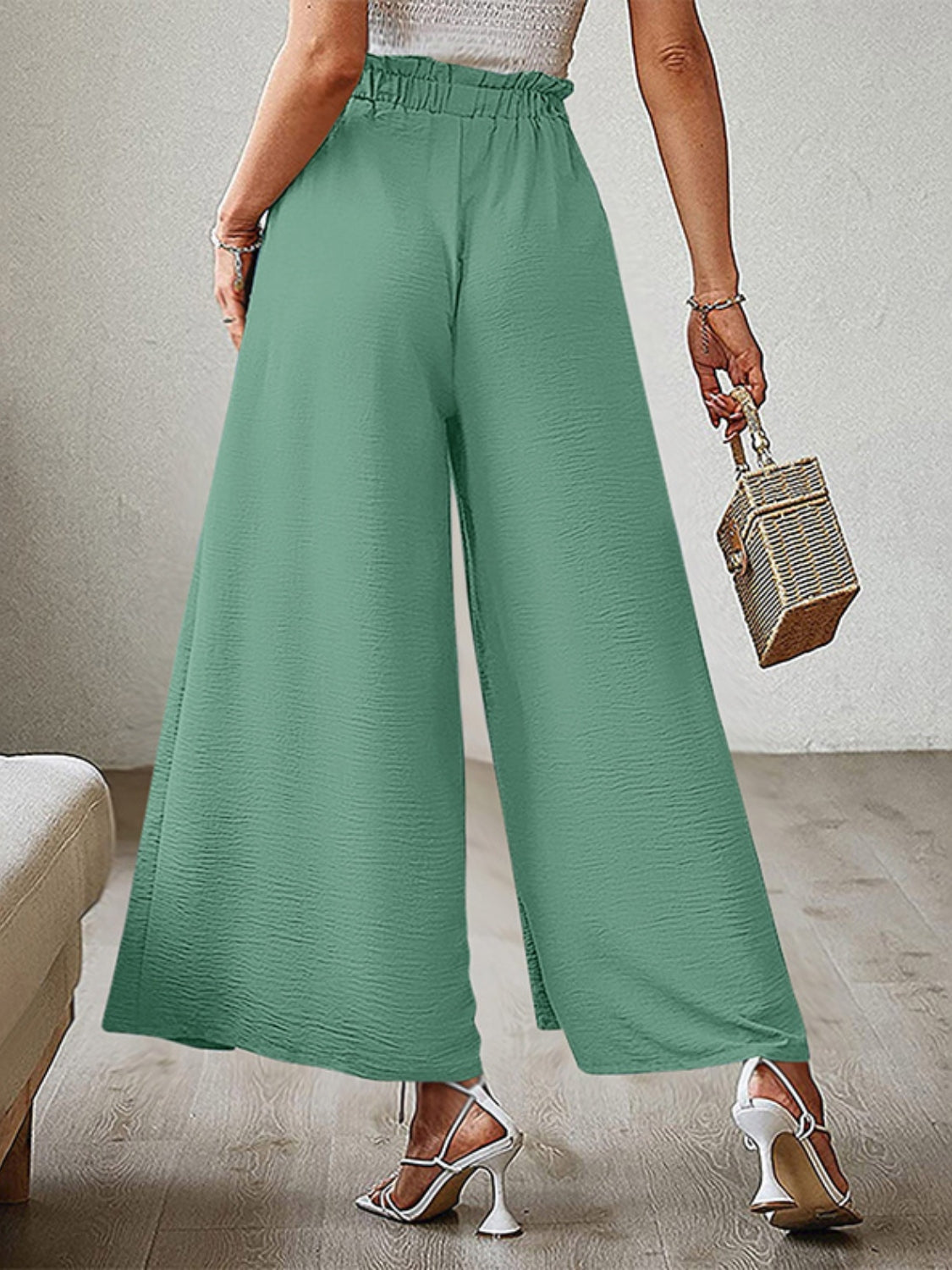 Tied slit wide leg pants, opaque.