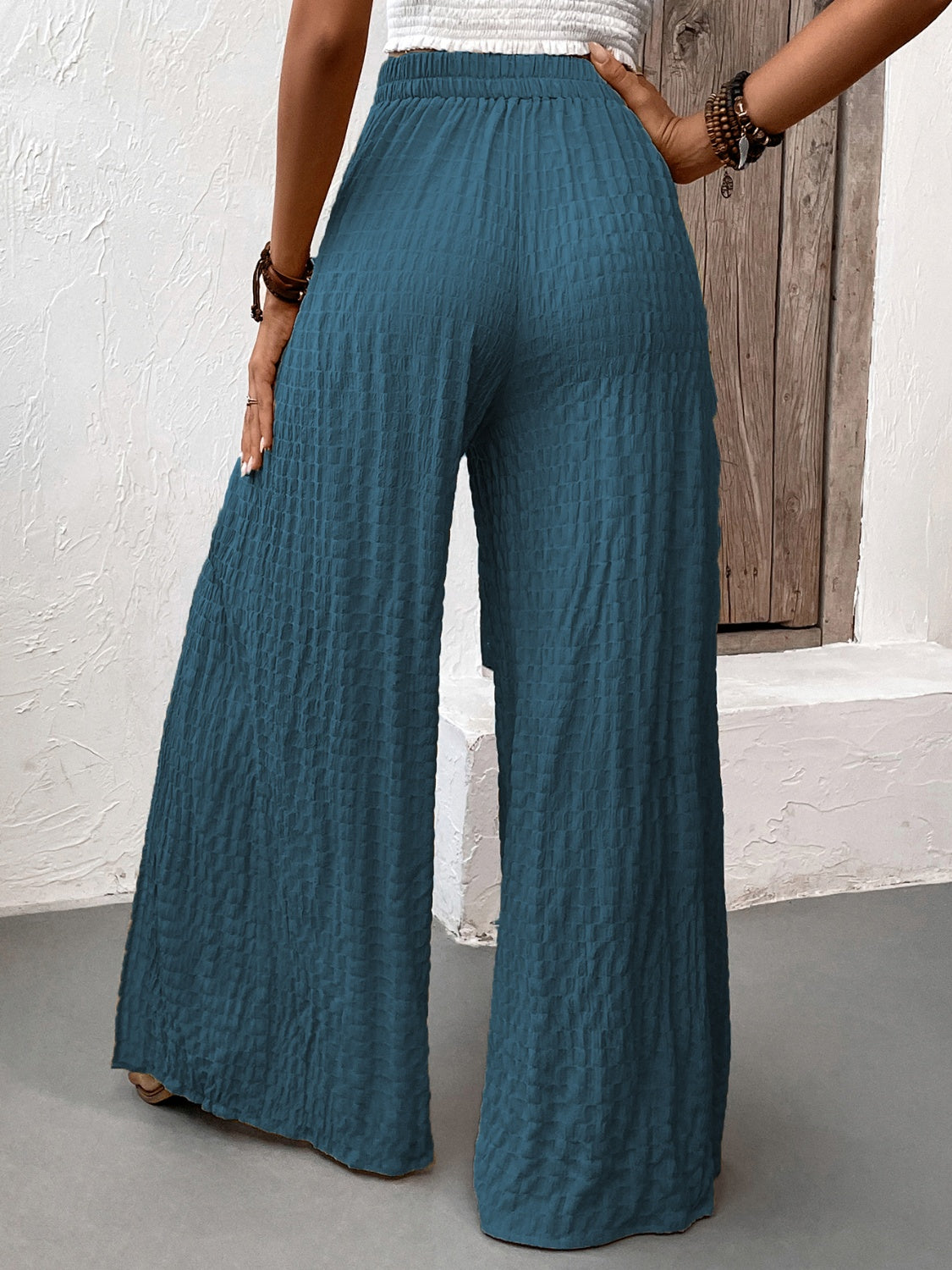 Tied slit wide leg pants, opaque.