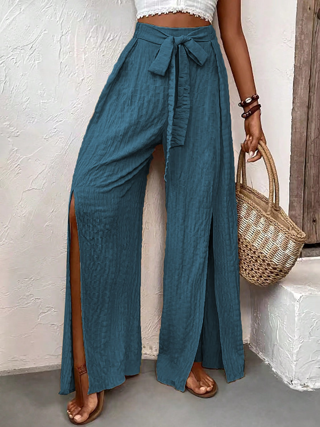 Tied slit wide leg pants, opaque.