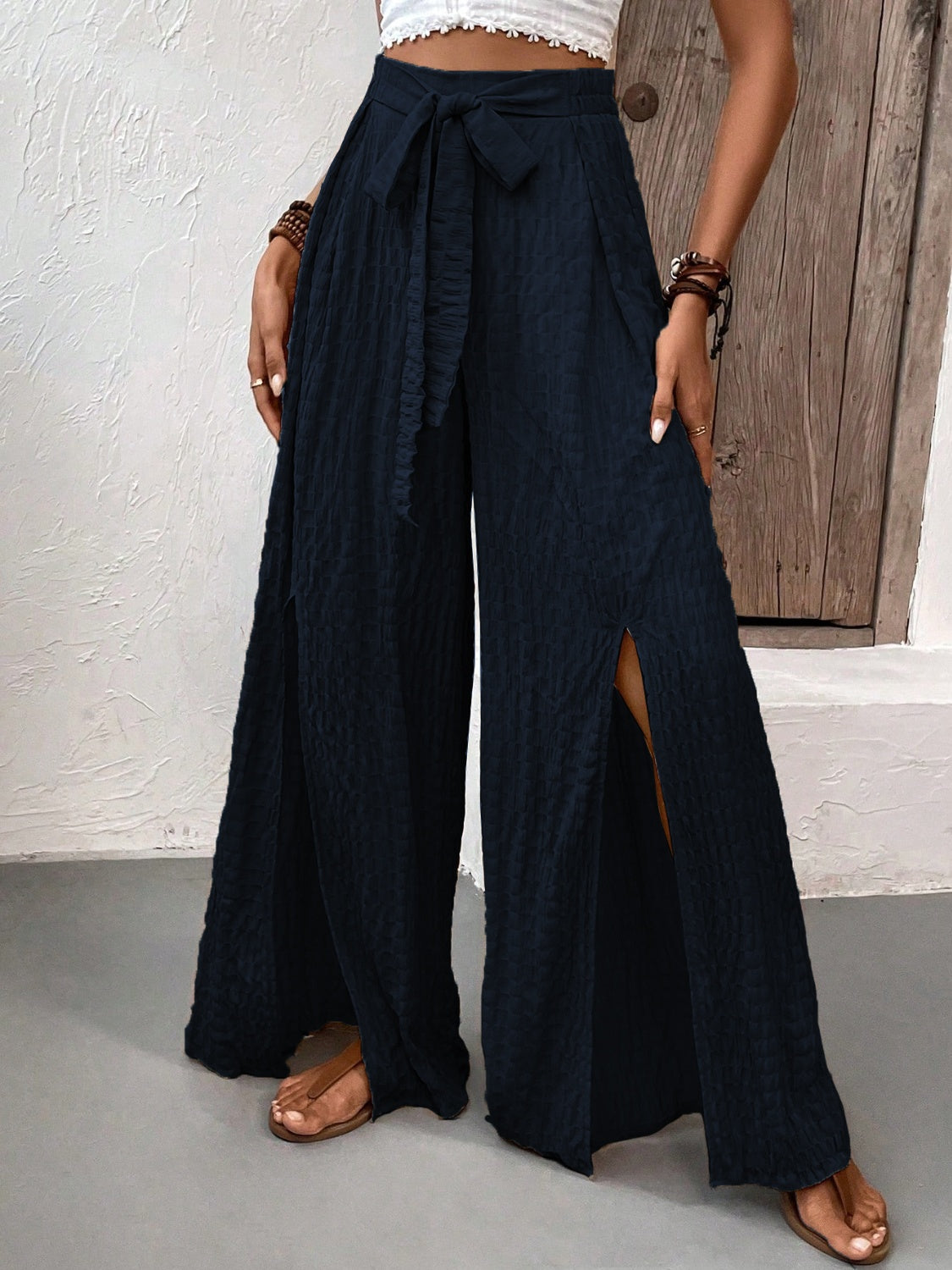 Tied slit wide leg pants, opaque.