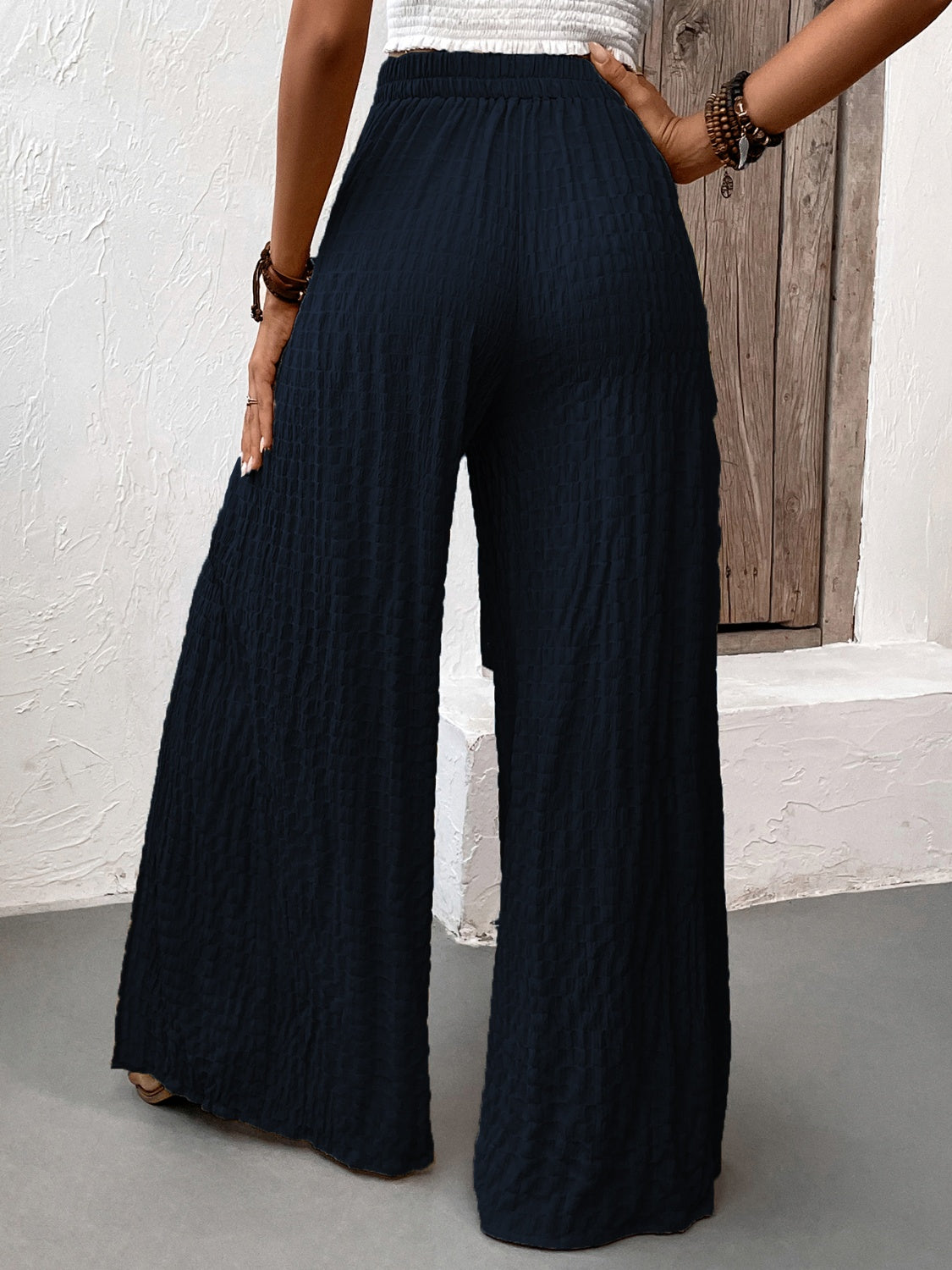 Tied slit wide leg pants, opaque.
