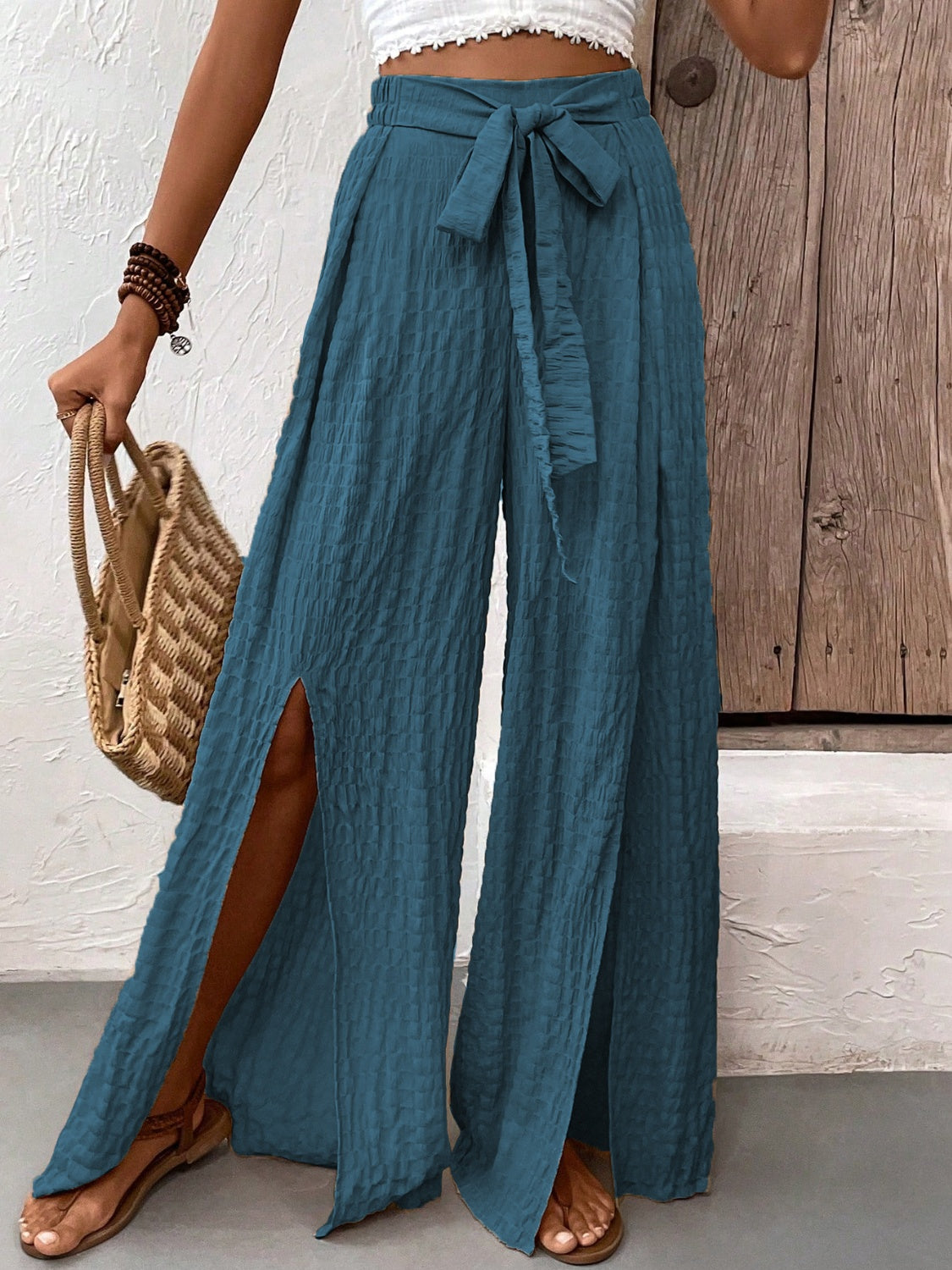 Tied slit wide leg pants, opaque.