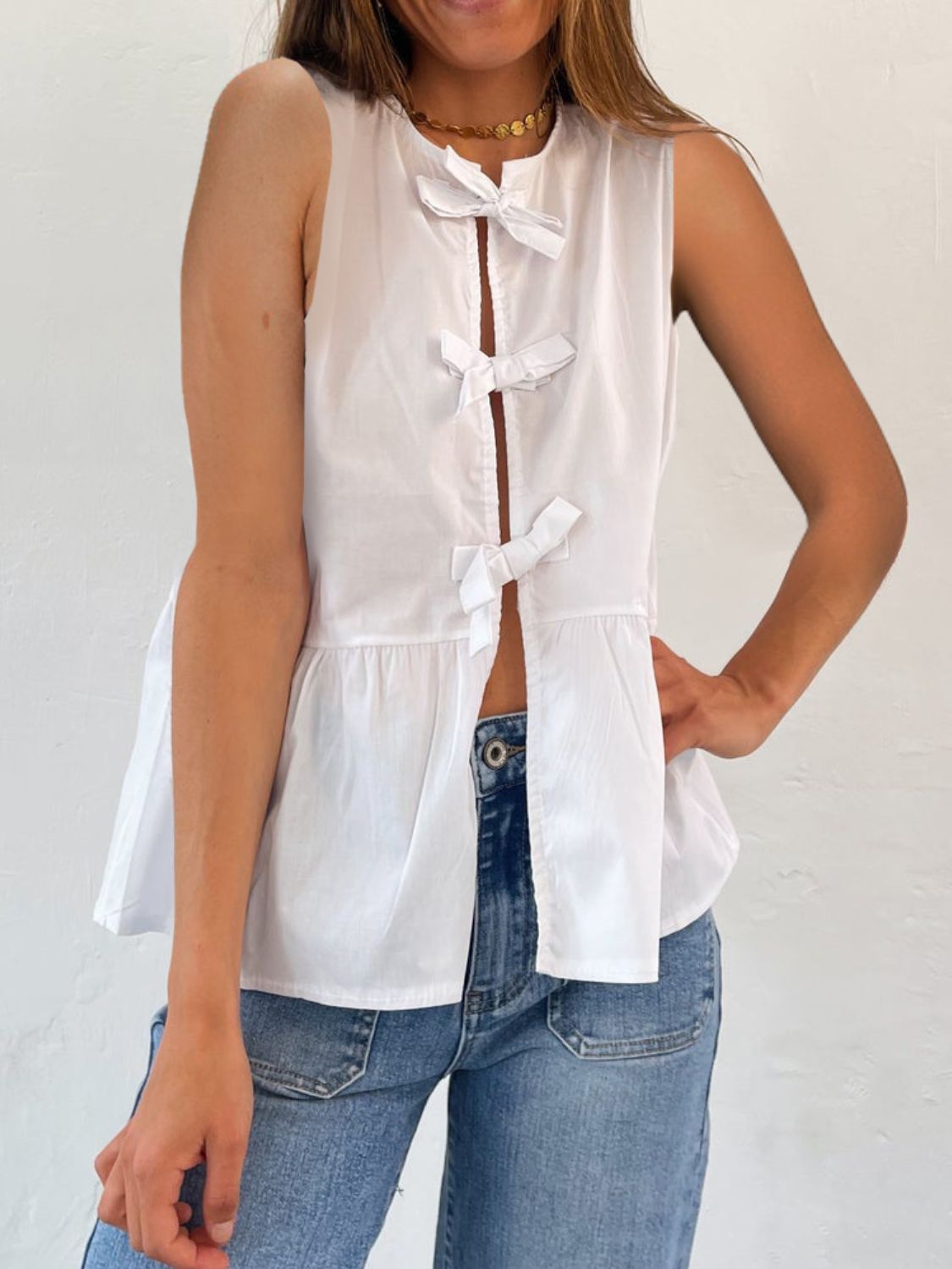 Tied striped round neck tank, opaque.