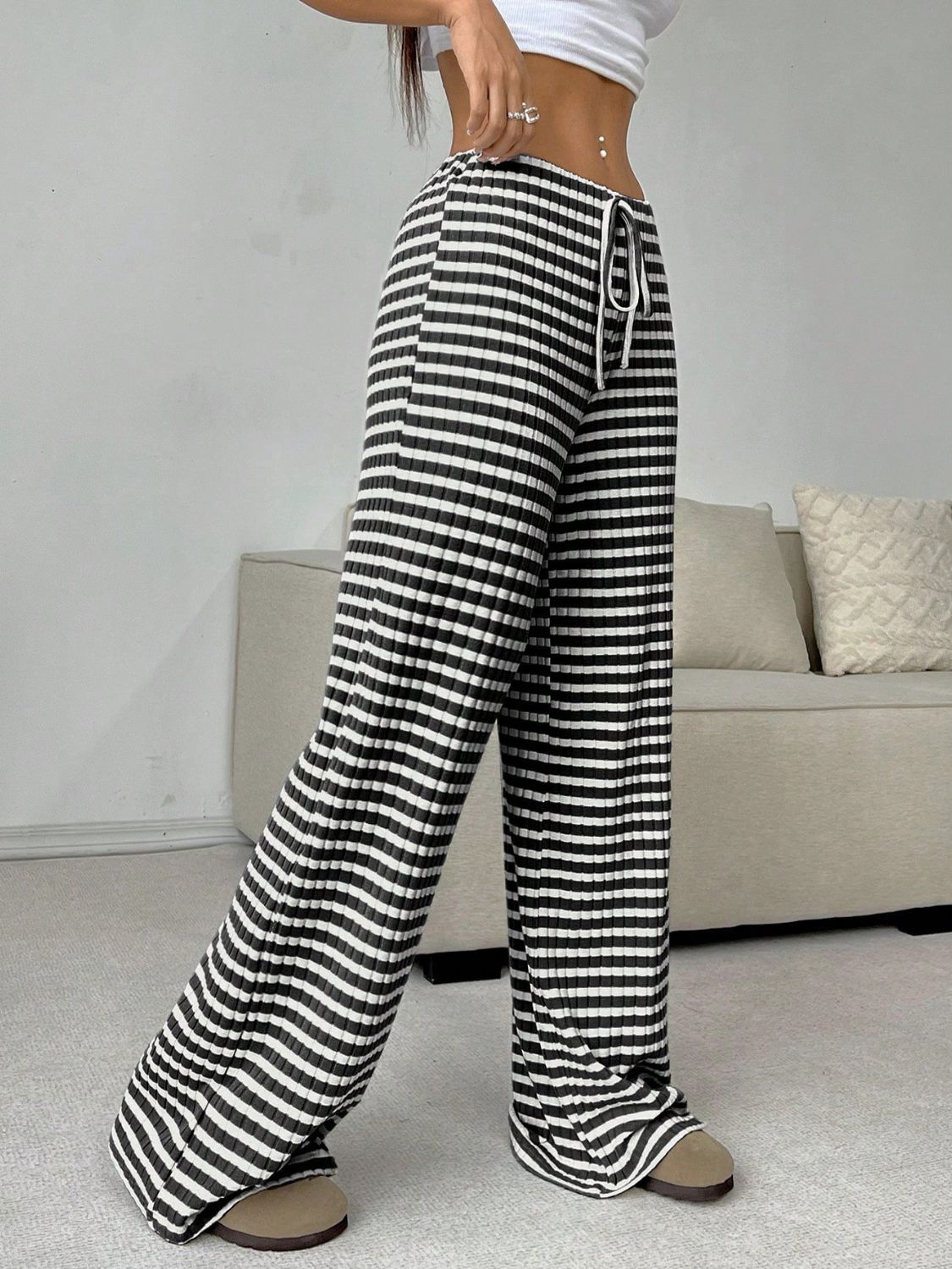 Tied striped wide leg pants, opaque.
