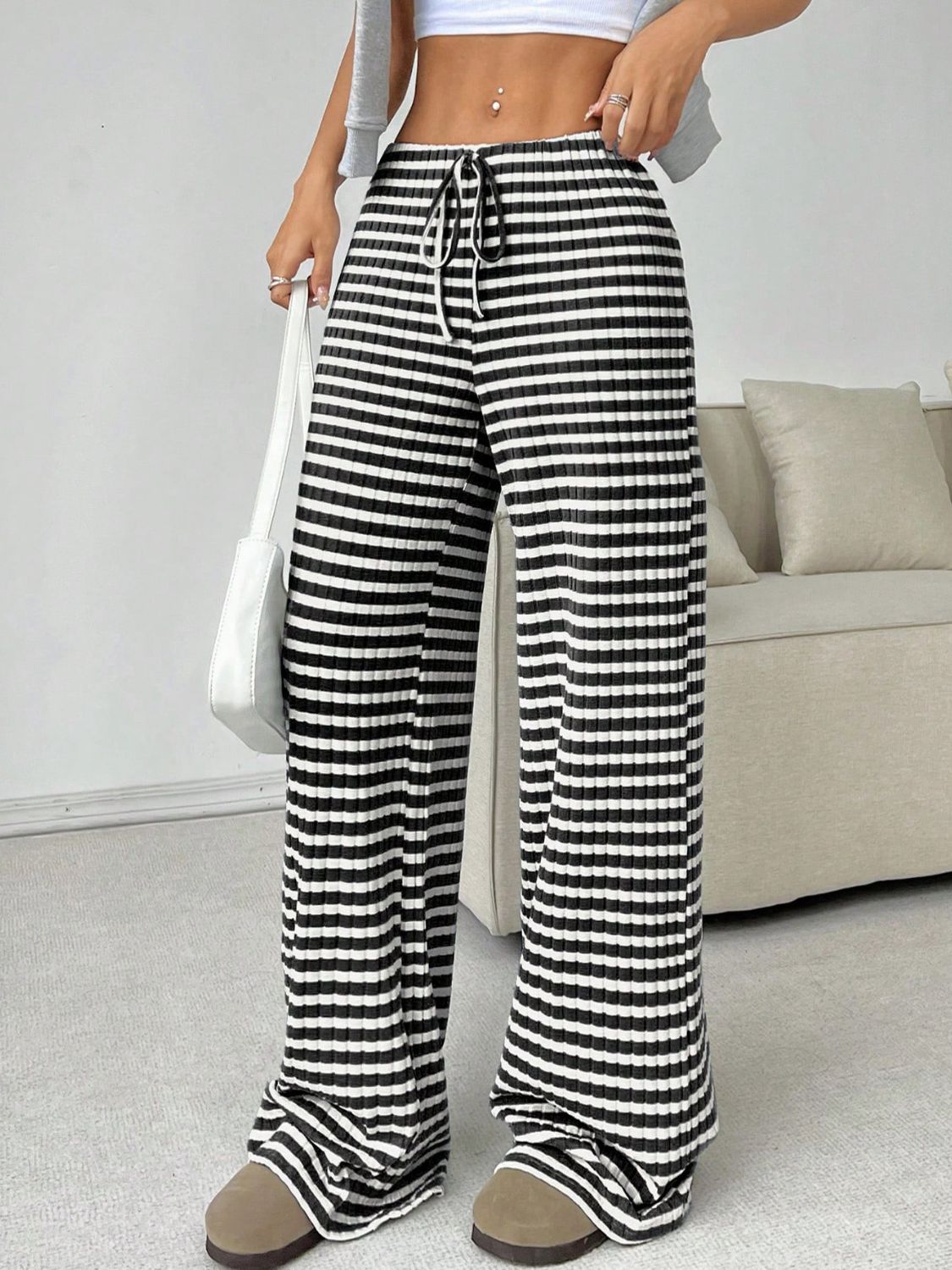 Tied striped wide leg pants, opaque.