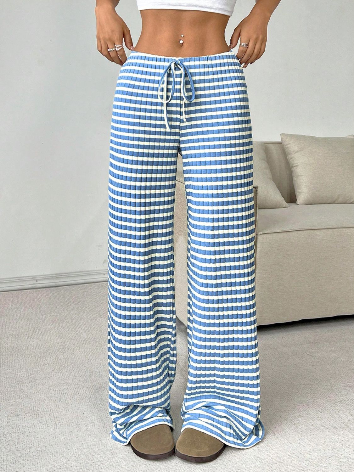 Tied striped wide leg pants, opaque.