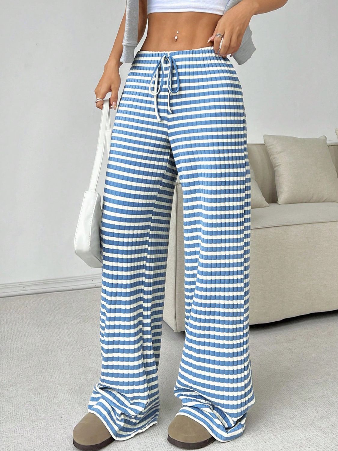 Tied striped wide leg pants, opaque.