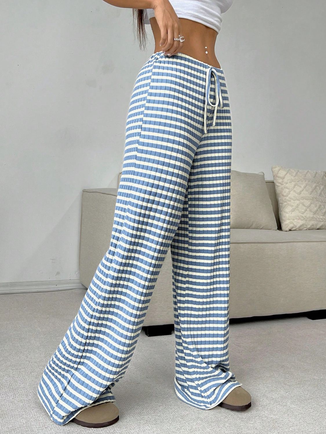 Tied striped wide leg pants, opaque.