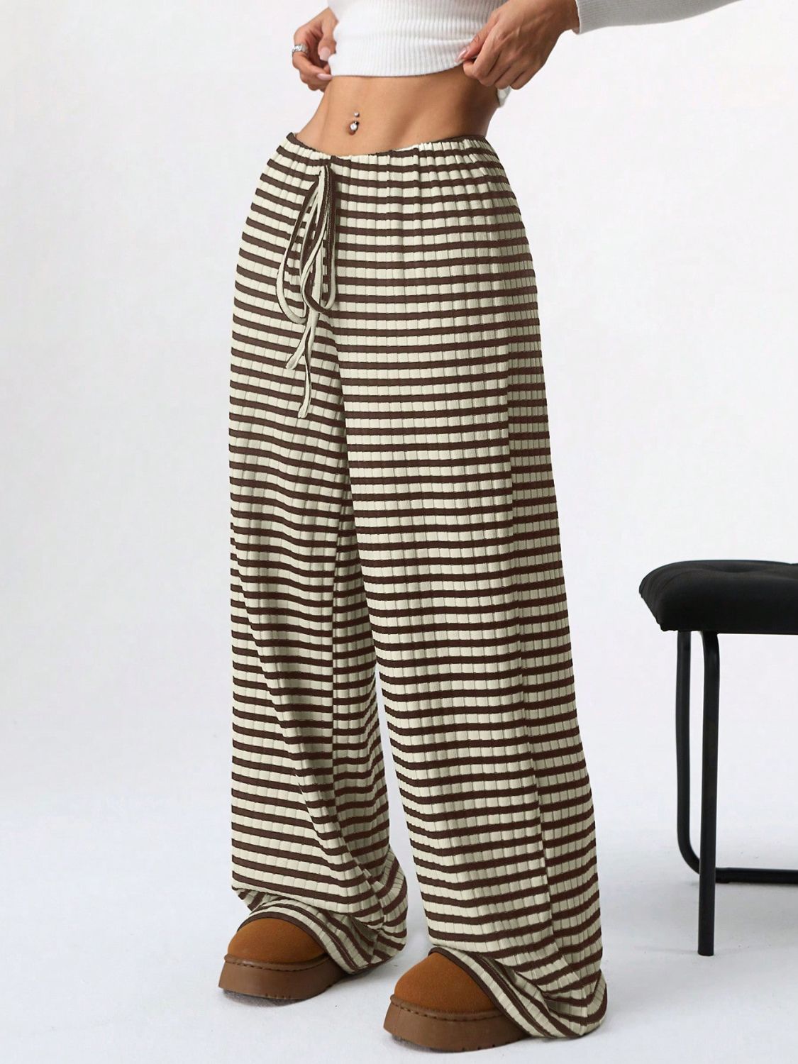 Tied striped wide leg pants, opaque.