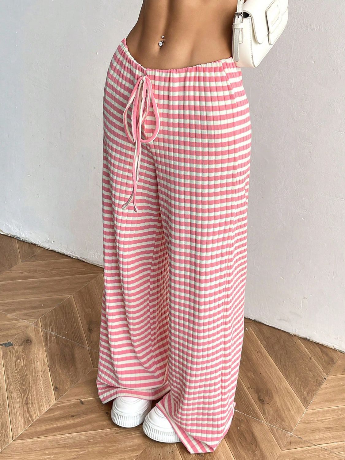 Tied striped wide leg pants, opaque.