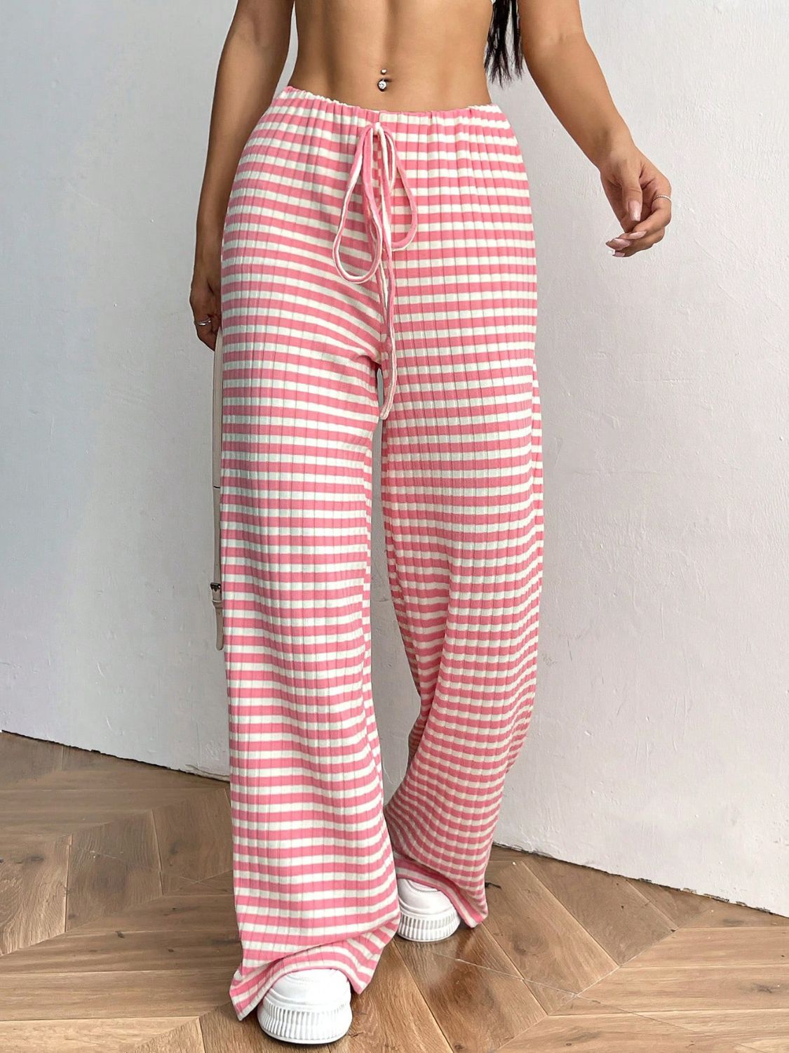 Tied striped wide leg pants, opaque.