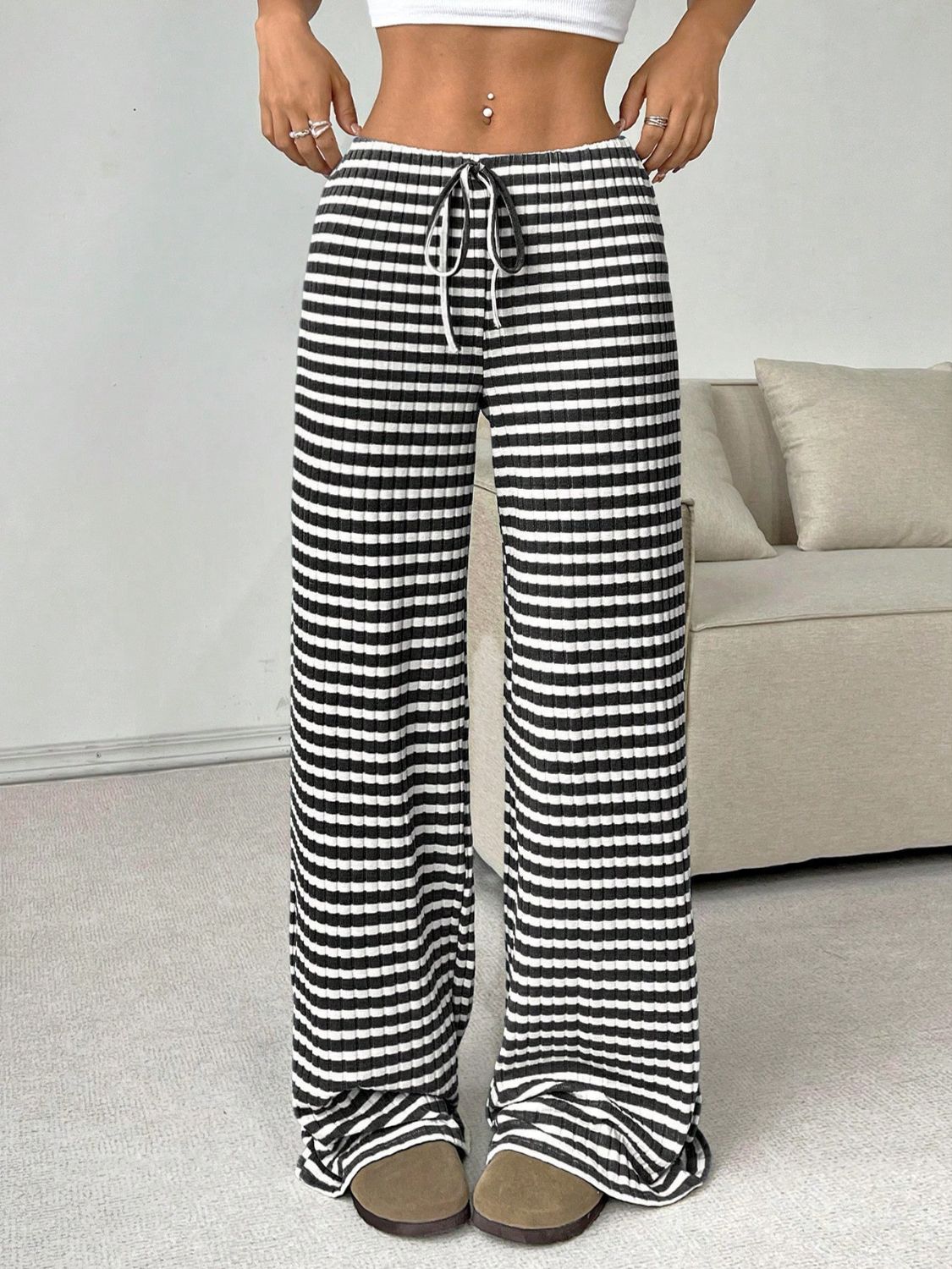 Tied striped wide leg pants, opaque.