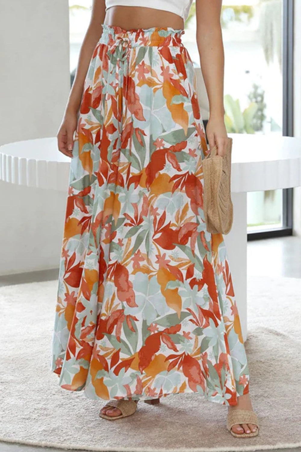 Tied wide leg pants with pockets, opaque.