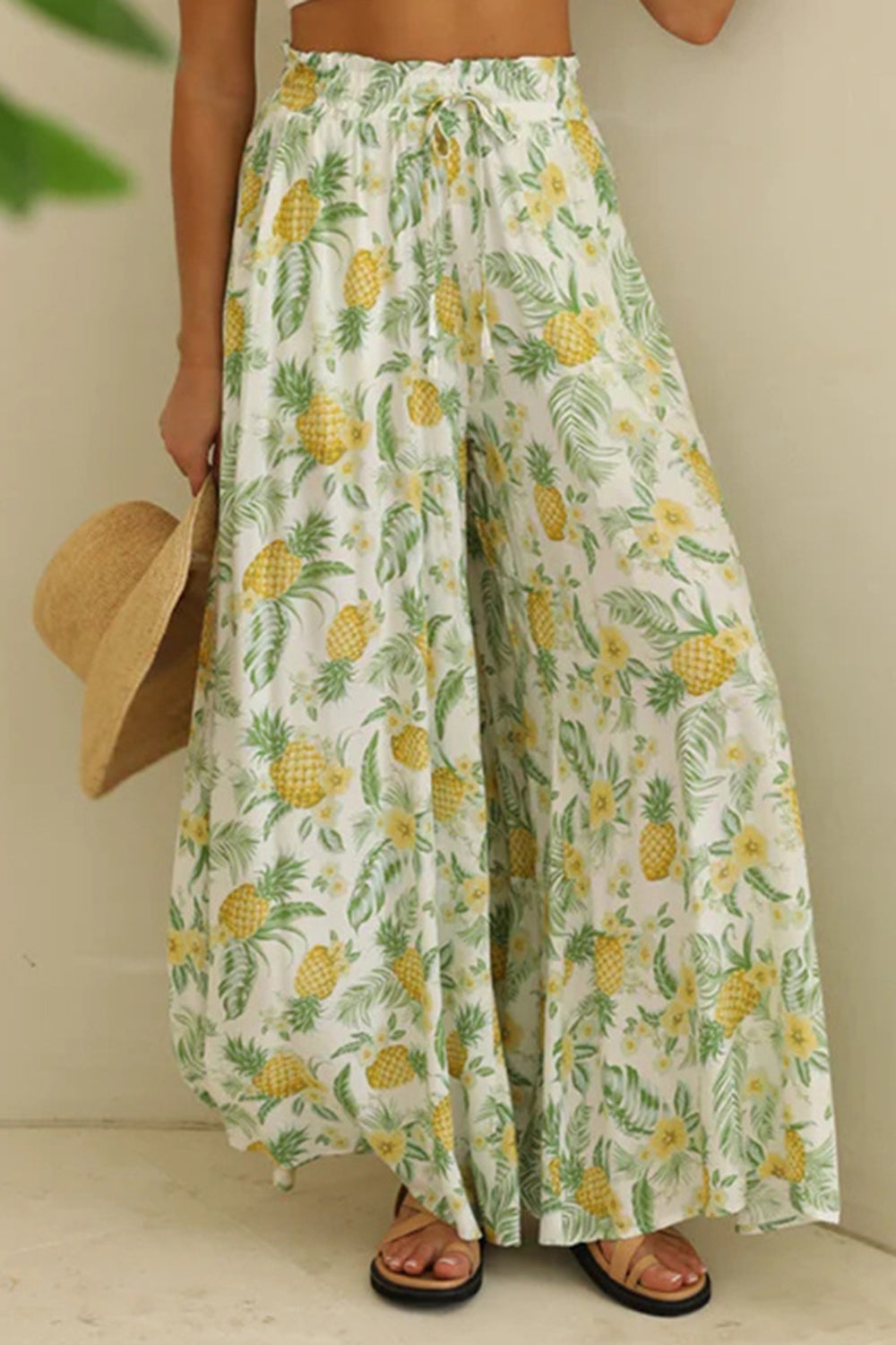 Tied wide leg pants with pockets, opaque.