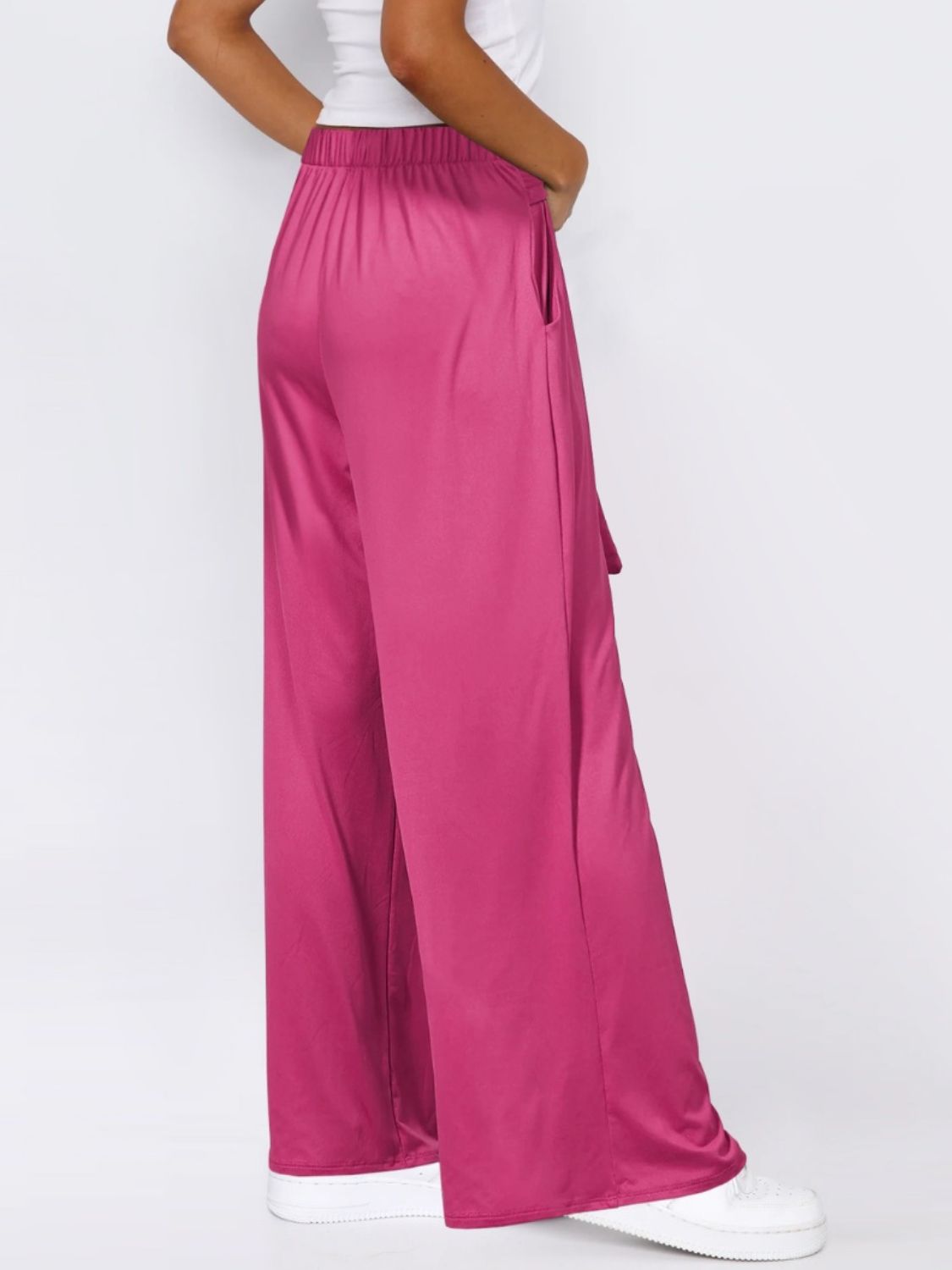Tied wide leg pants with pockets, opaque.