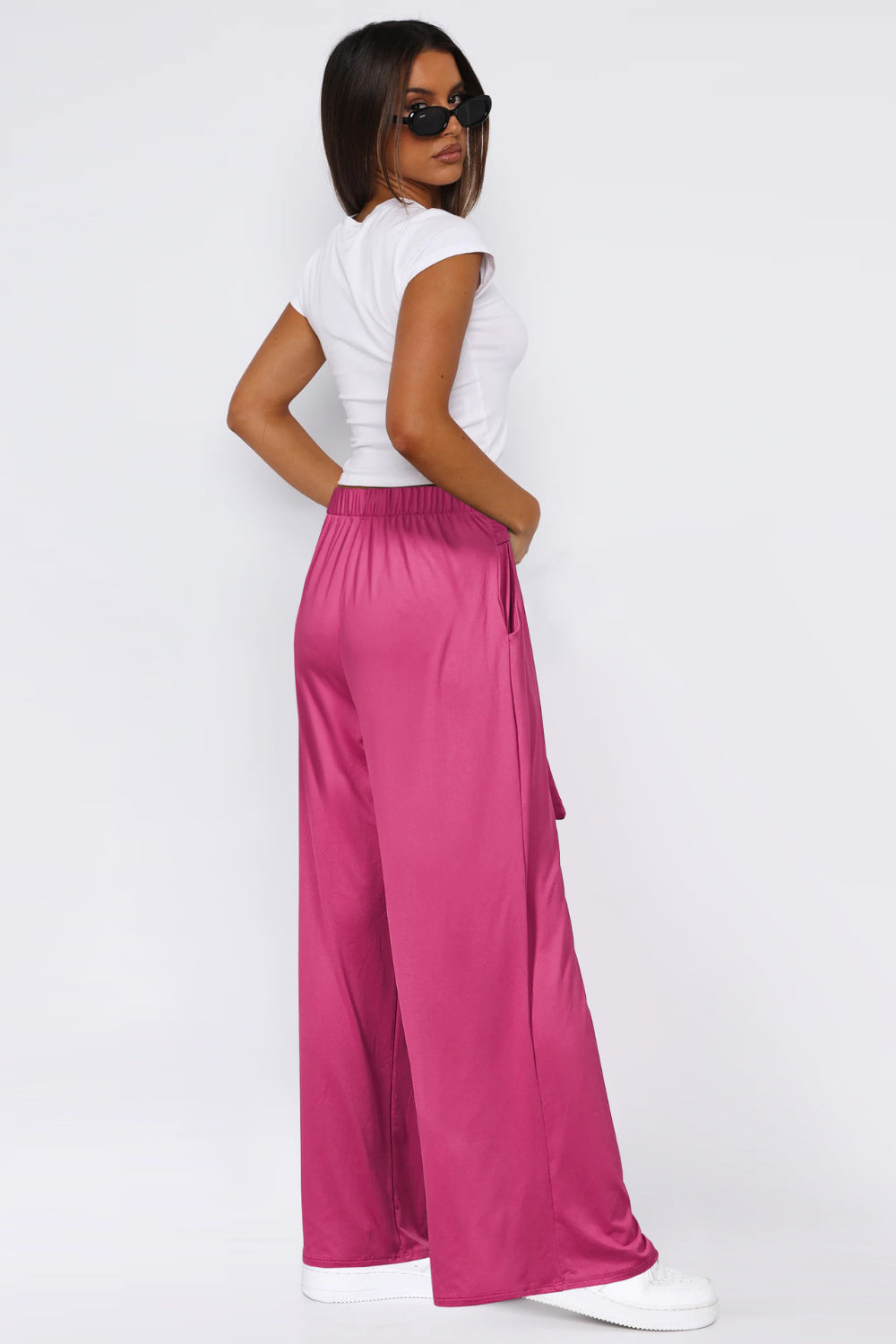 Tied wide leg pants with pockets, opaque.