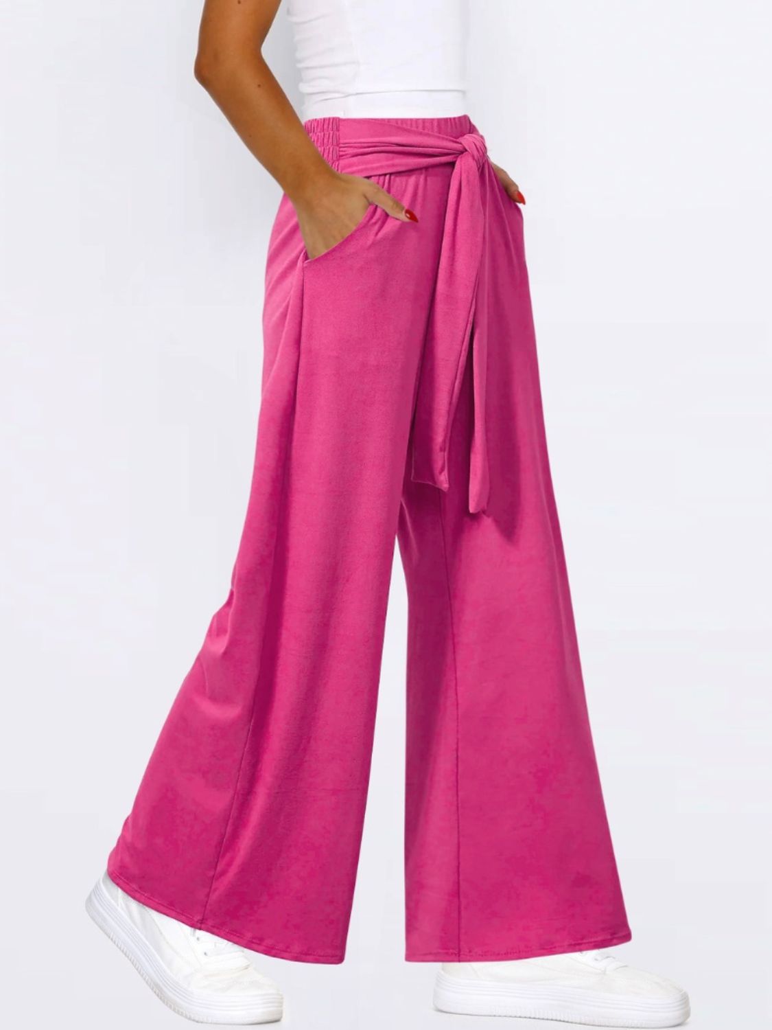 Tied wide leg pants with pockets, opaque.