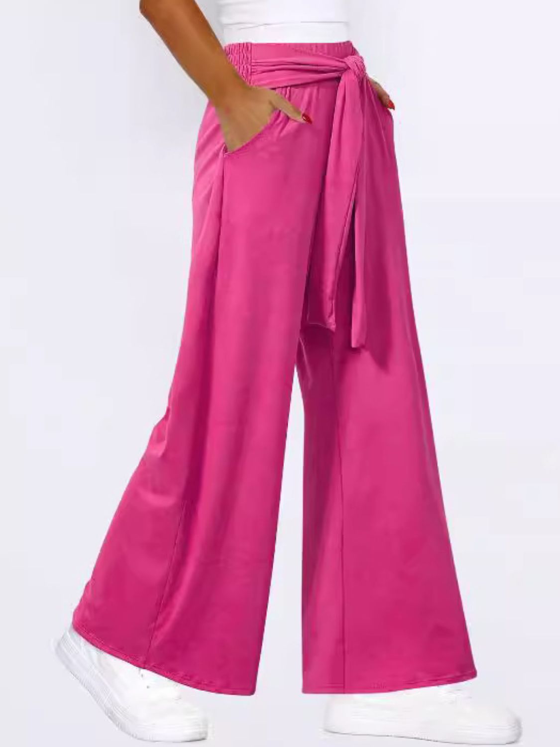 Tied wide leg pants with pockets, opaque.