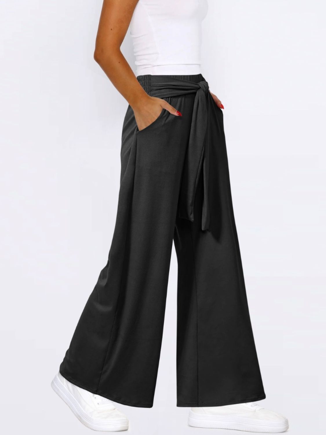 Tied wide leg pants with pockets, opaque.