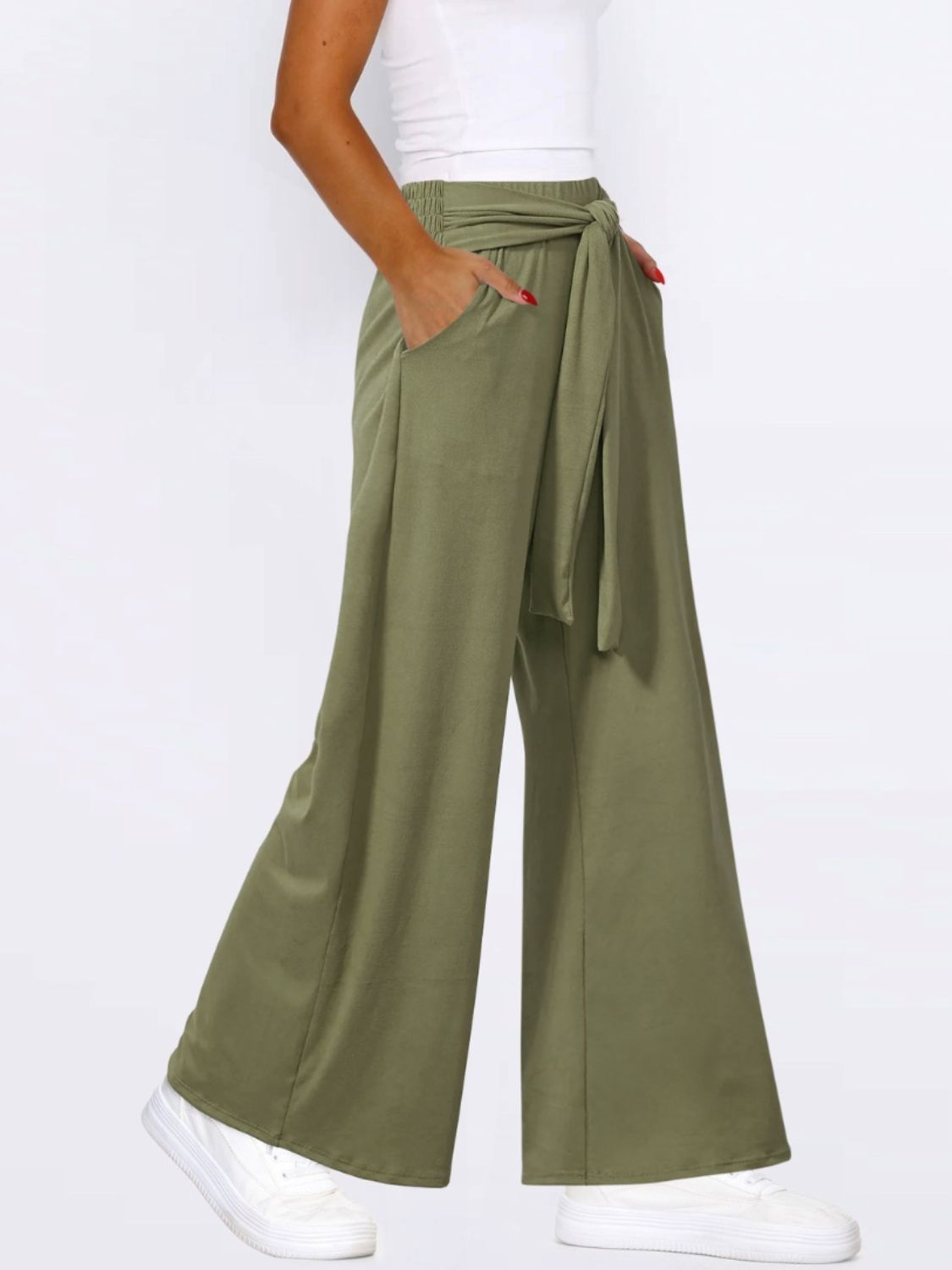 Tied wide leg pants with pockets, opaque.