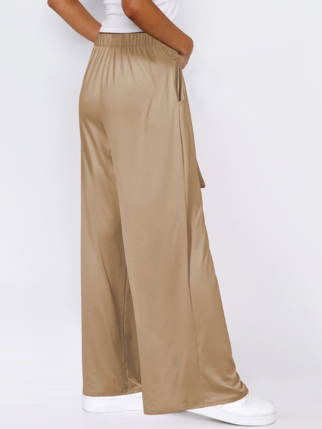 Tied wide leg pants with pockets, opaque.