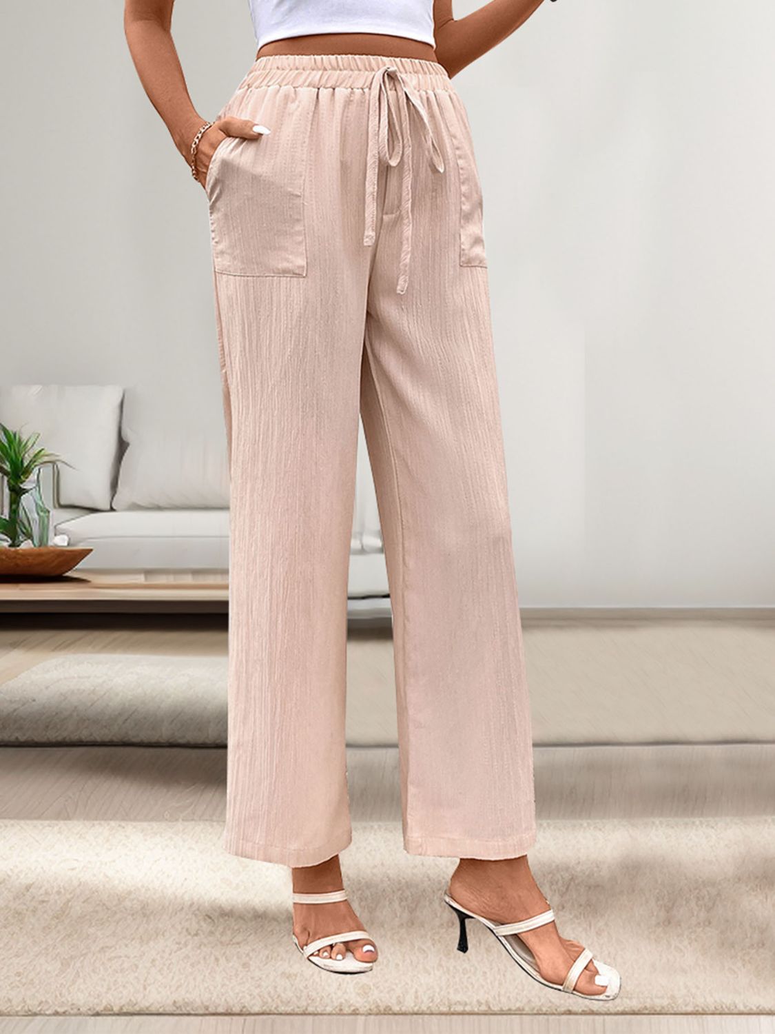 Tied wide leg pants with pockets, opaque.