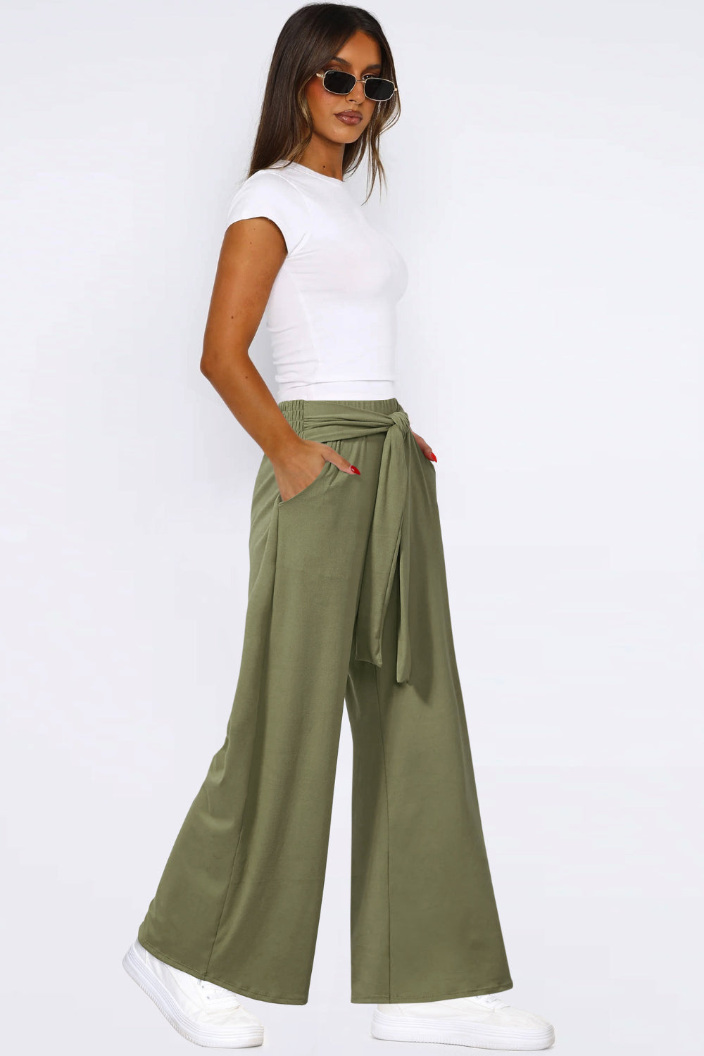 Tied wide leg pants with pockets, opaque.