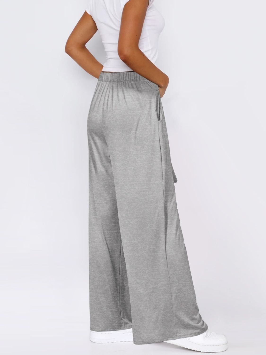 Tied wide leg pants with pockets, opaque.
