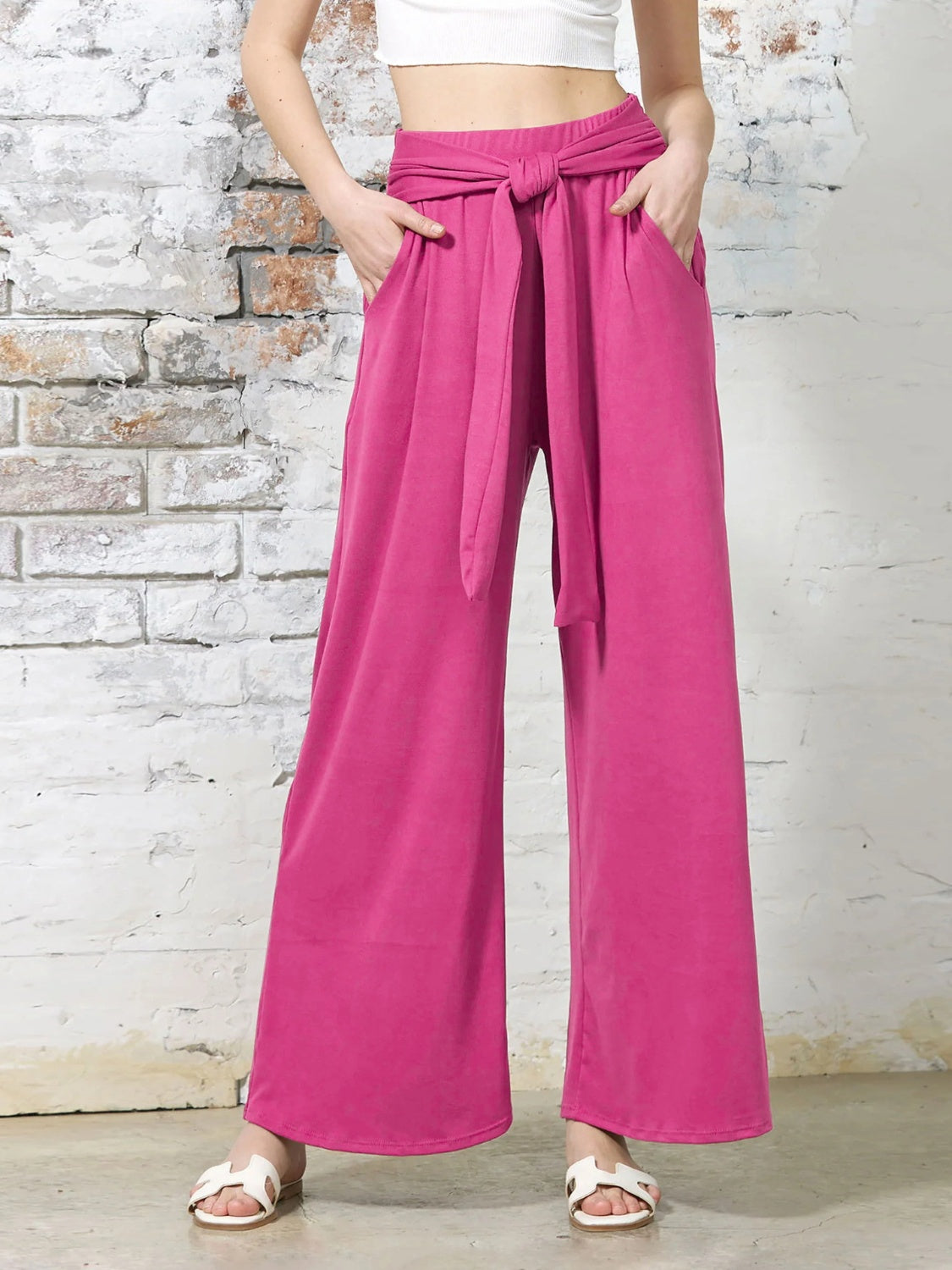 Tied wide leg pants with pockets, opaque.
