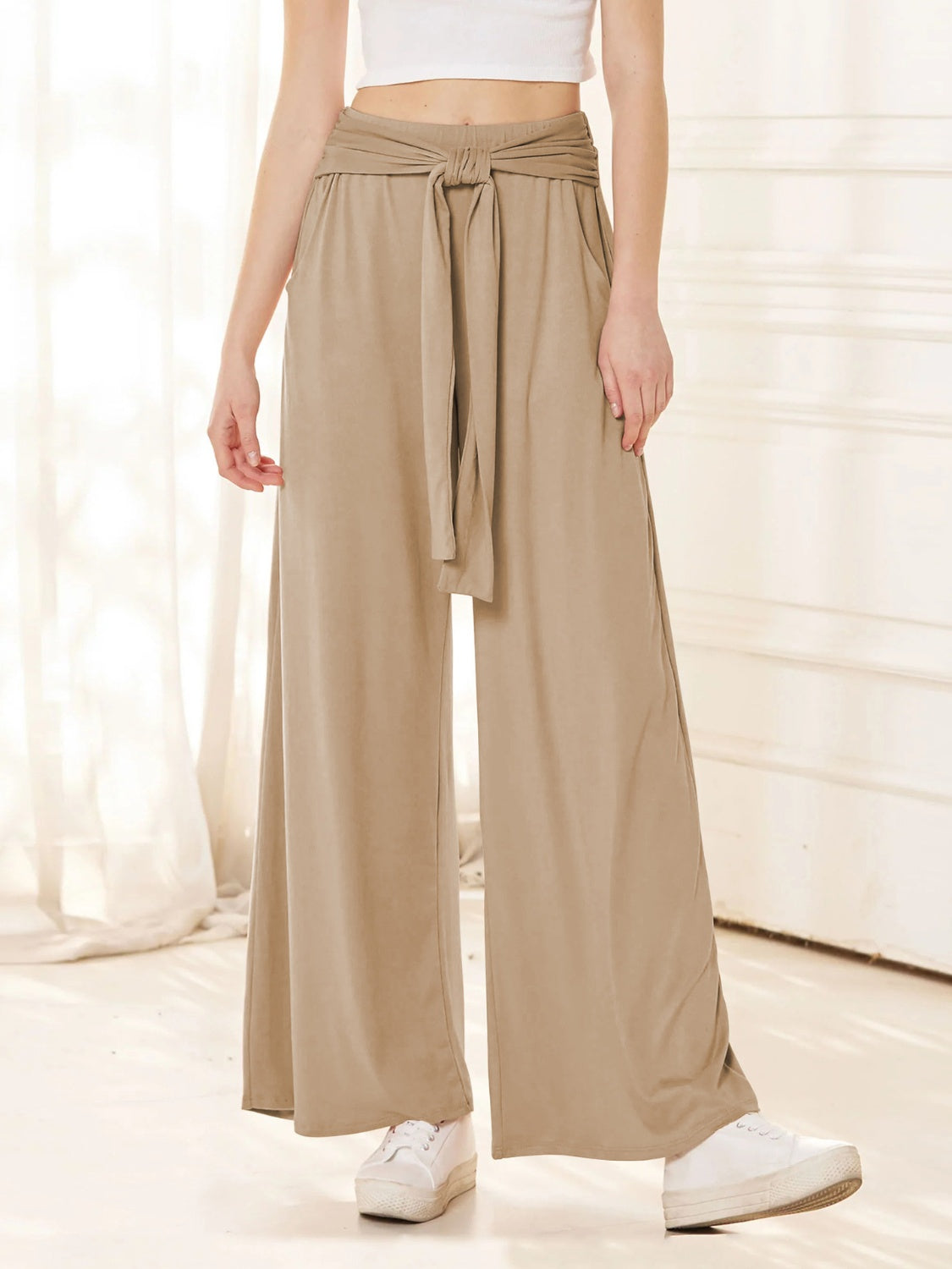 Tied wide leg pants with pockets, opaque.