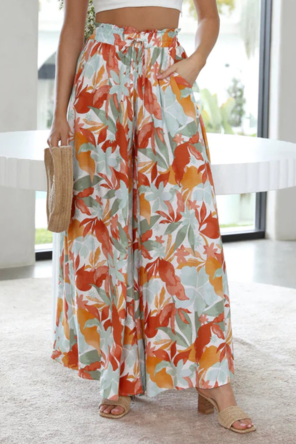 Tied wide leg pants with pockets, opaque.