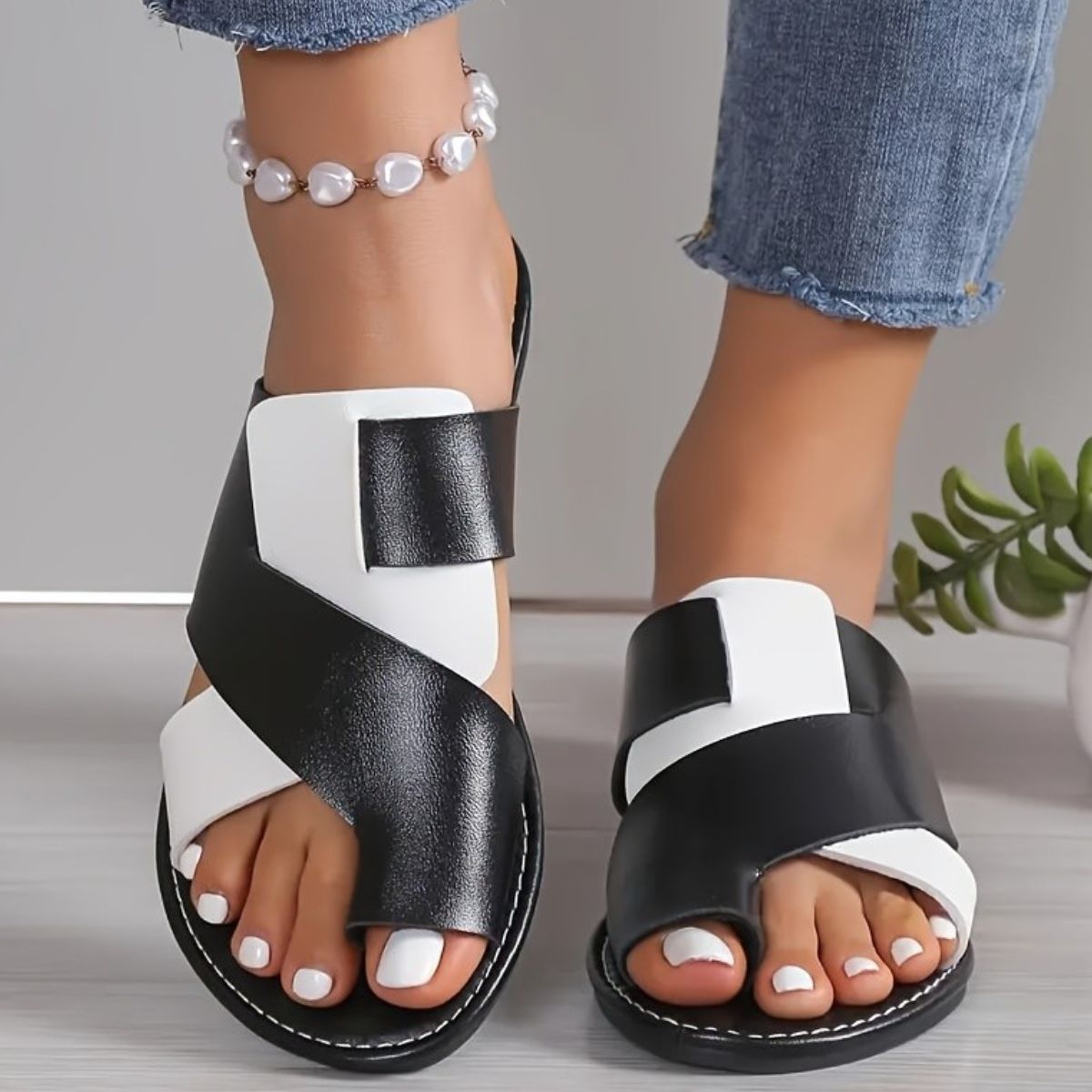 Toe Loop Flats Sandals