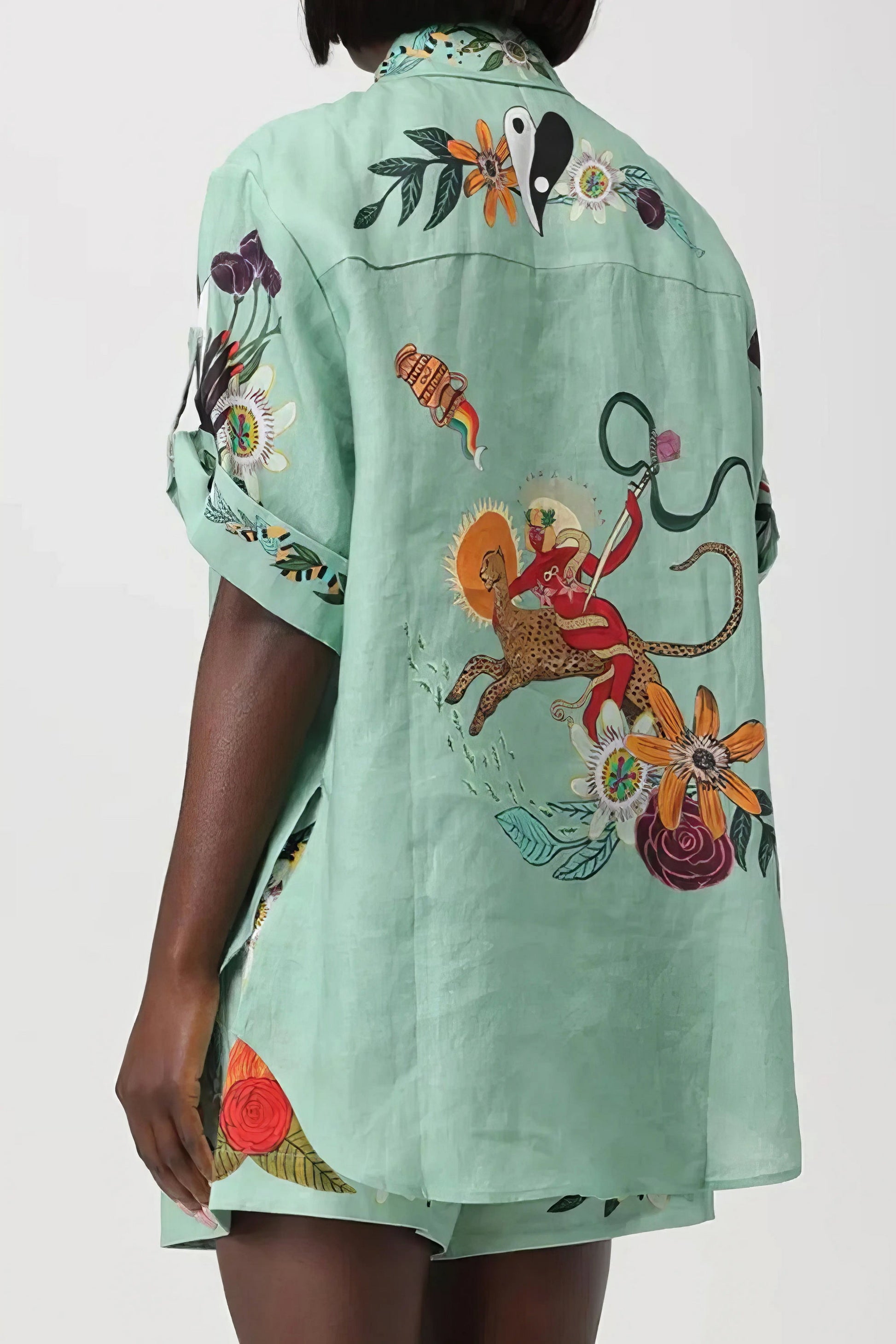Tropical paradise floral print shirt and shorts set, women's stylish two-piece outfit, comfortable tropical print, oversized shirt, buttoned details, practical pockets, drawstring shorts, non-stretch polyester, ideal for vacation or summer outings