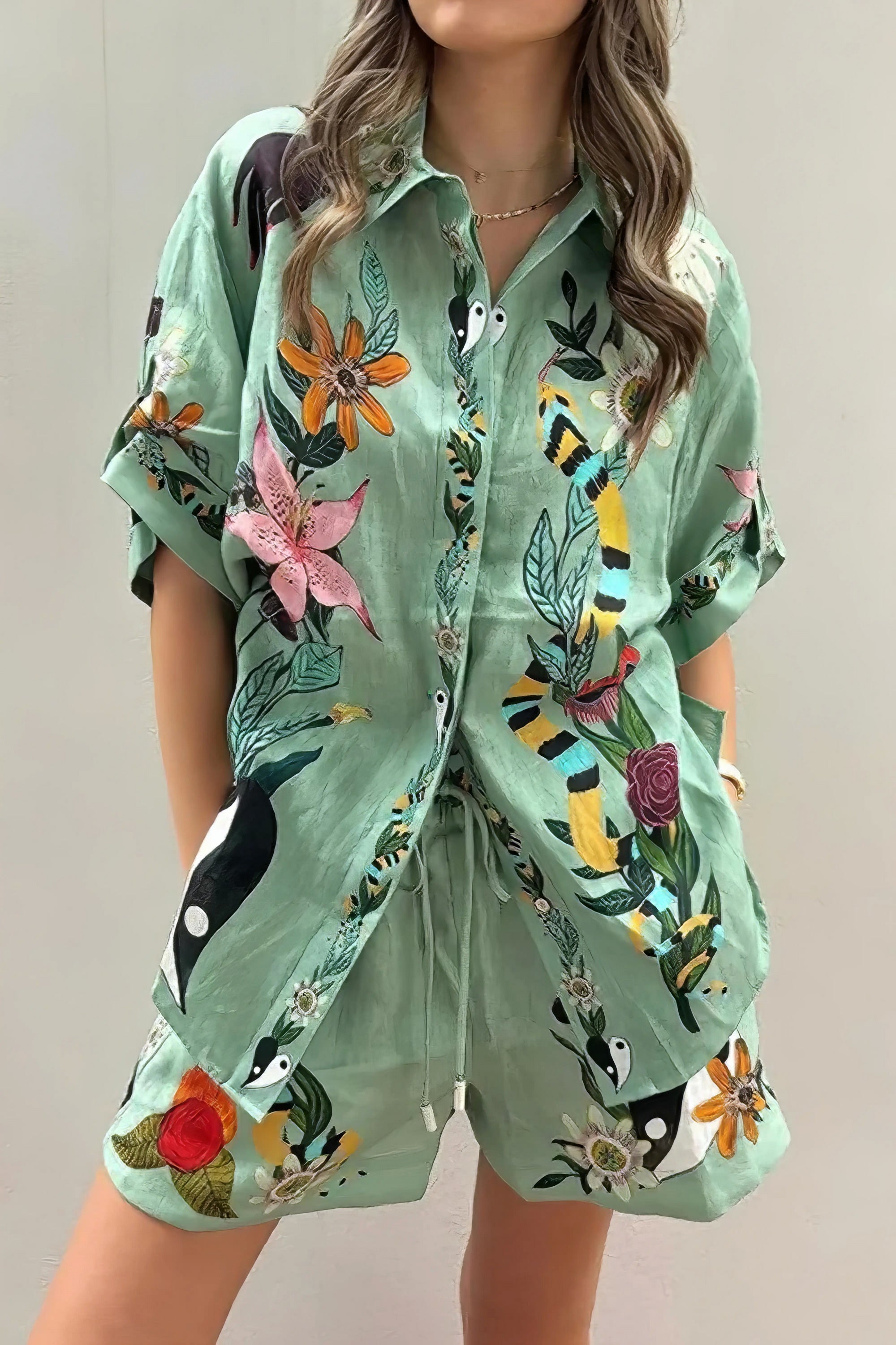 Tropical paradise floral print shirt and shorts set, women's stylish two-piece outfit, comfortable tropical print, oversized shirt, buttoned details, practical pockets, drawstring shorts, non-stretch polyester, ideal for vacation or summer outings