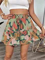 Cord rib shorts with band side slit, drawstring, and pockets.