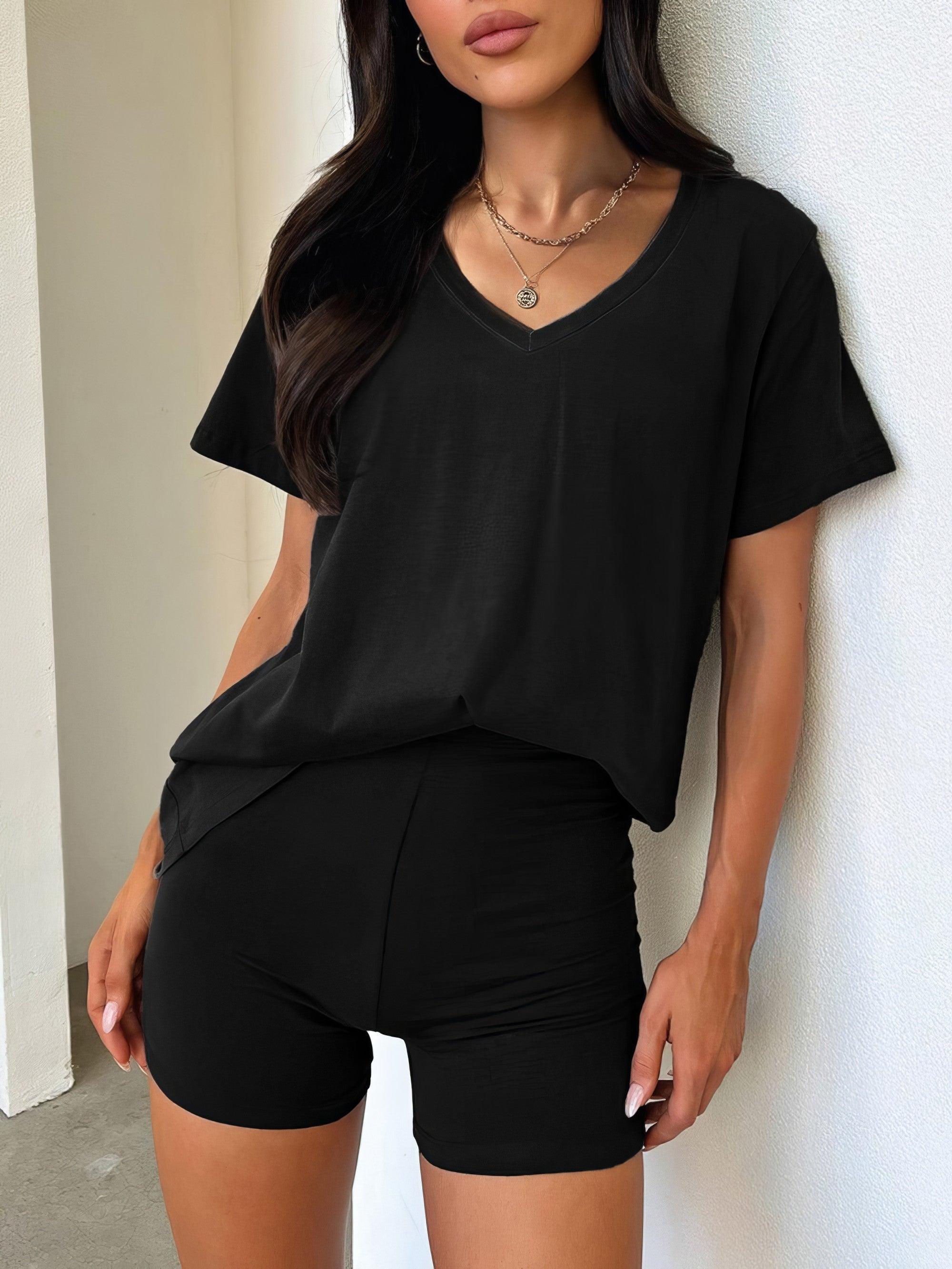 Women's V-neck t-shirt and shorts two-piece set