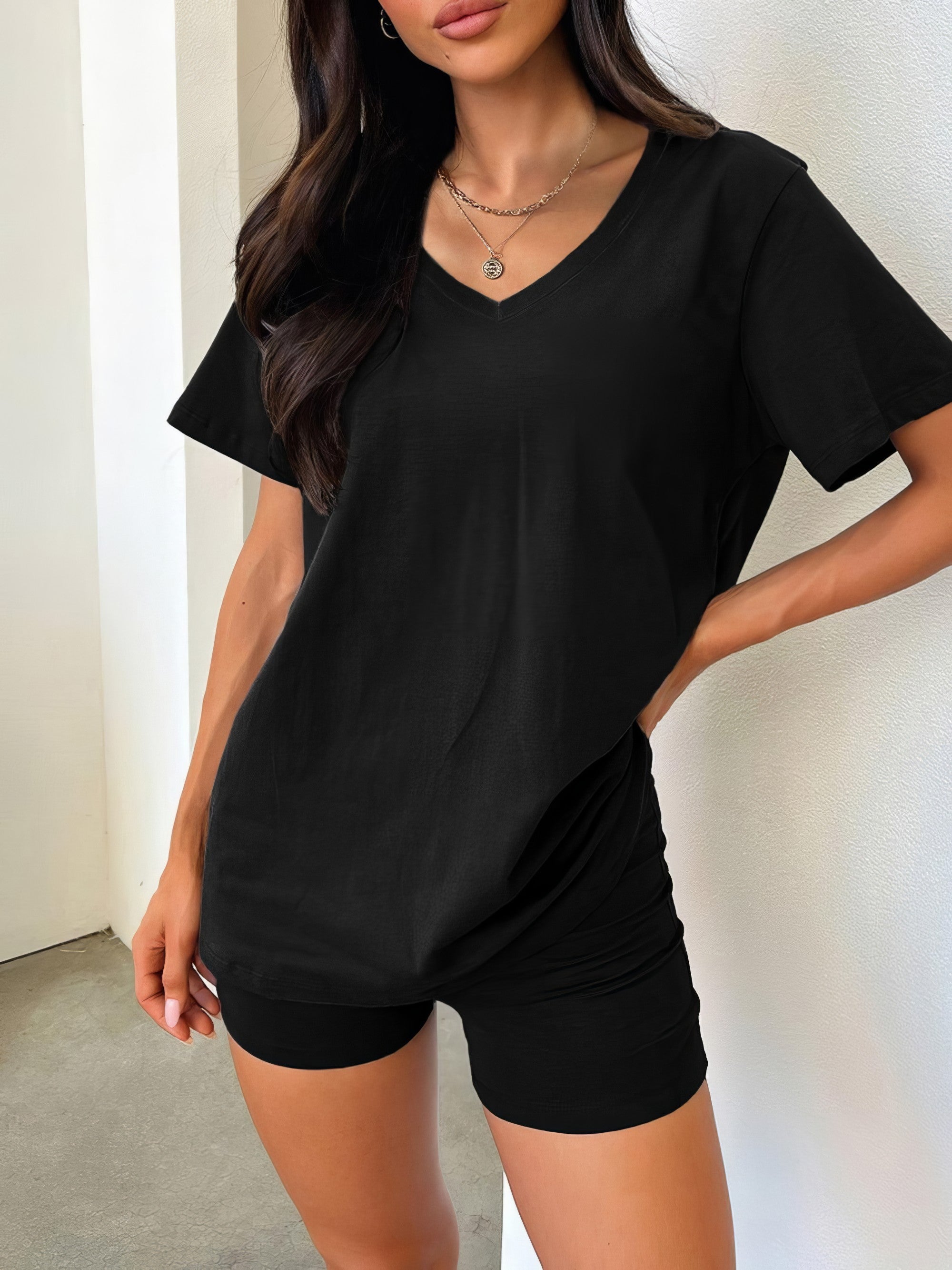 Women's V-neck t-shirt and shorts two-piece set