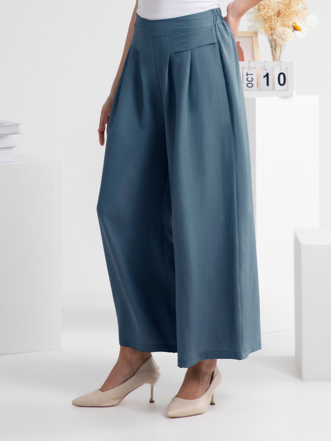 Wide leg elastic waist pants, opaque.