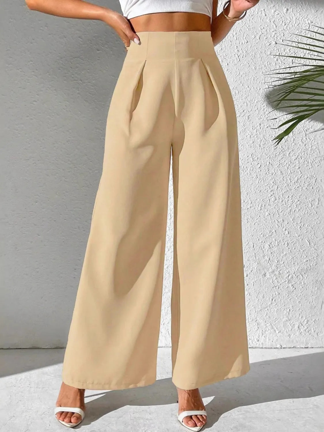 Wide leg high waist pants.