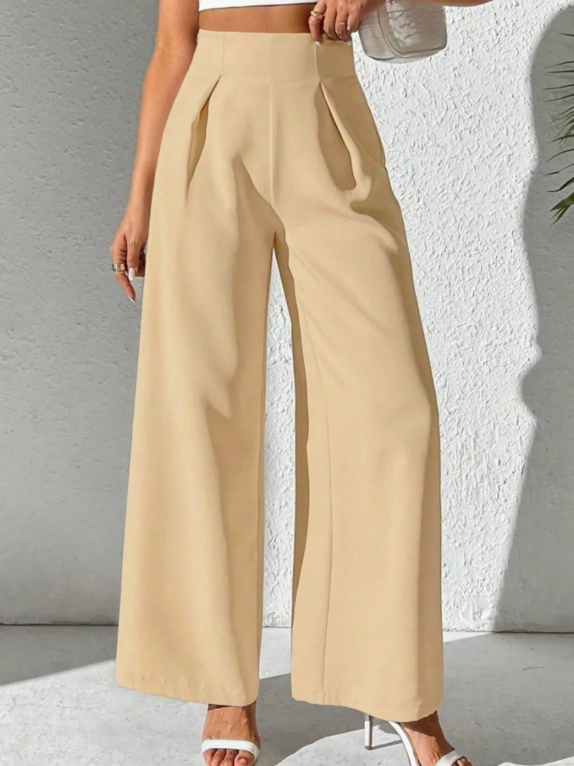 Wide leg high waist pants.