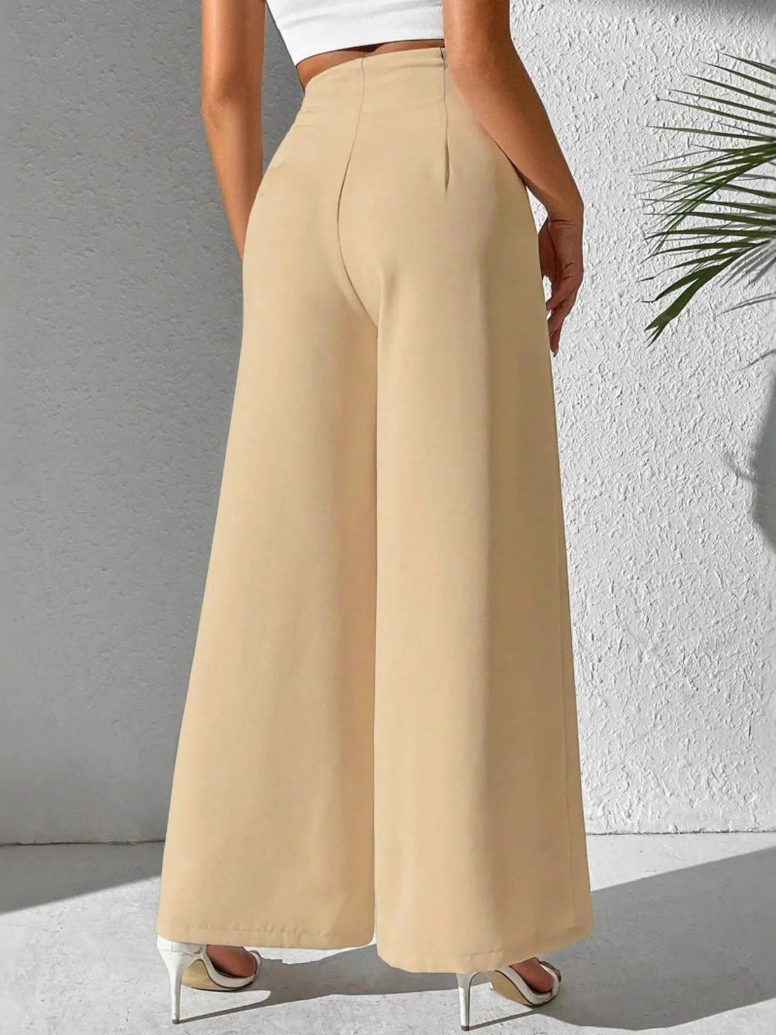 Wide leg high waist pants.