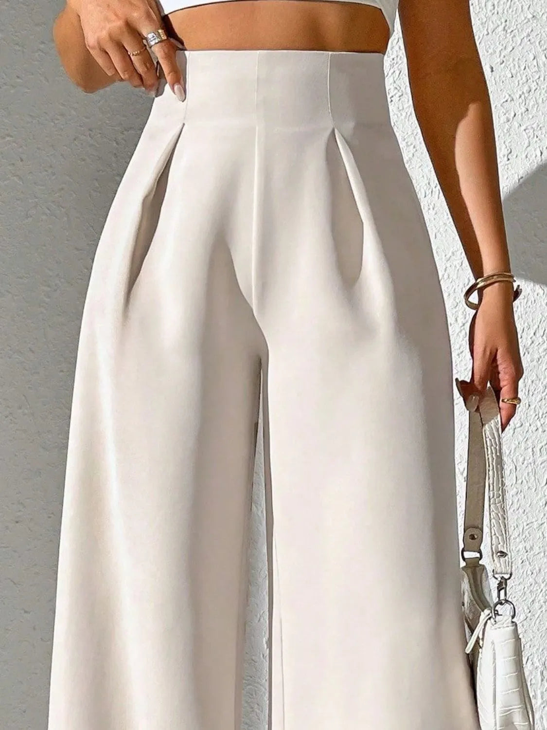 Wide leg high waist pants.